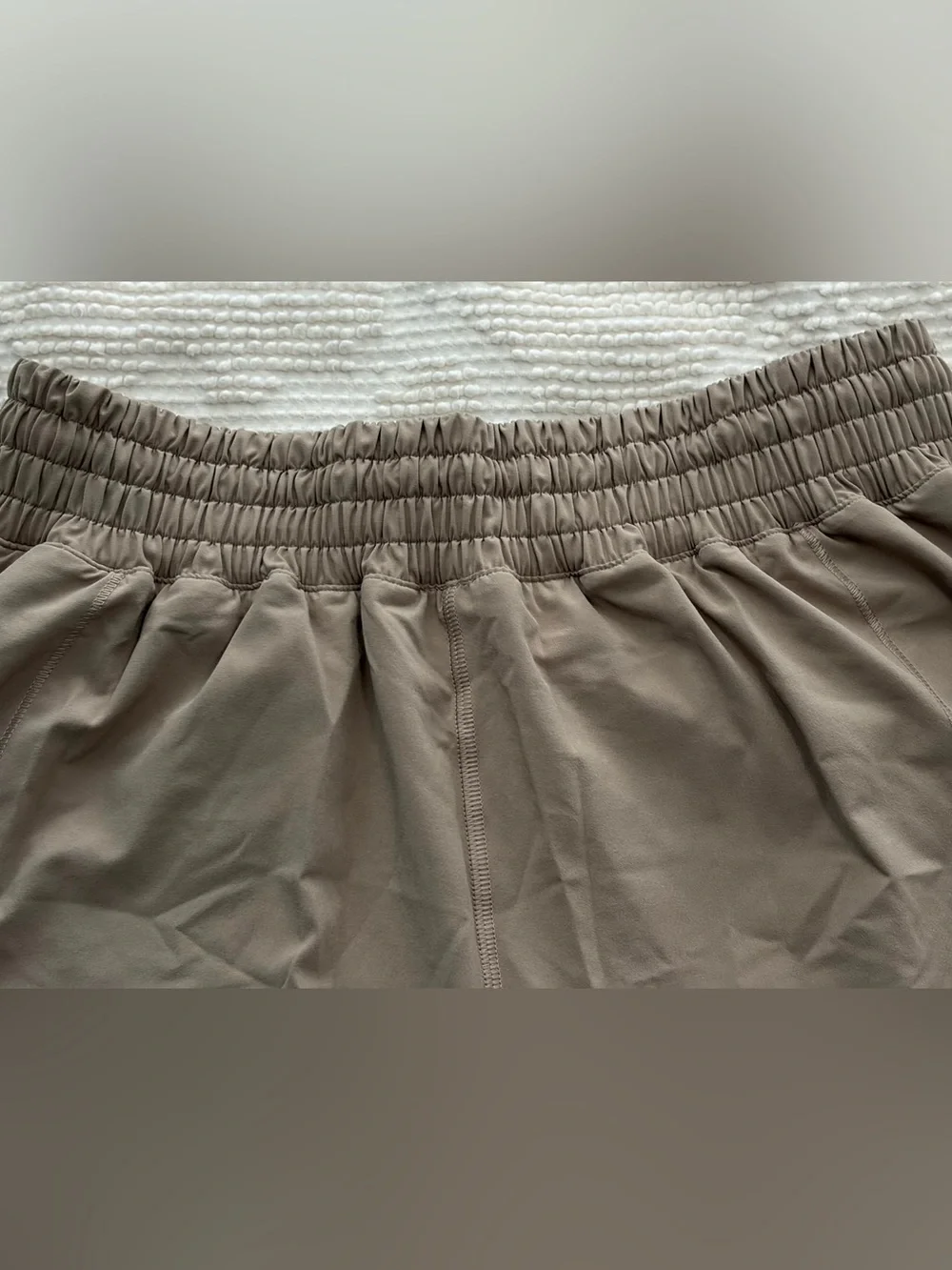 EUC Lululemon Athletica Taupe Running Shorts Women's Size 6 Lightweight Athletic